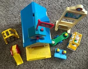 Vintage 1989 Spectra School House Playset No. 9050 Complete with Accessories